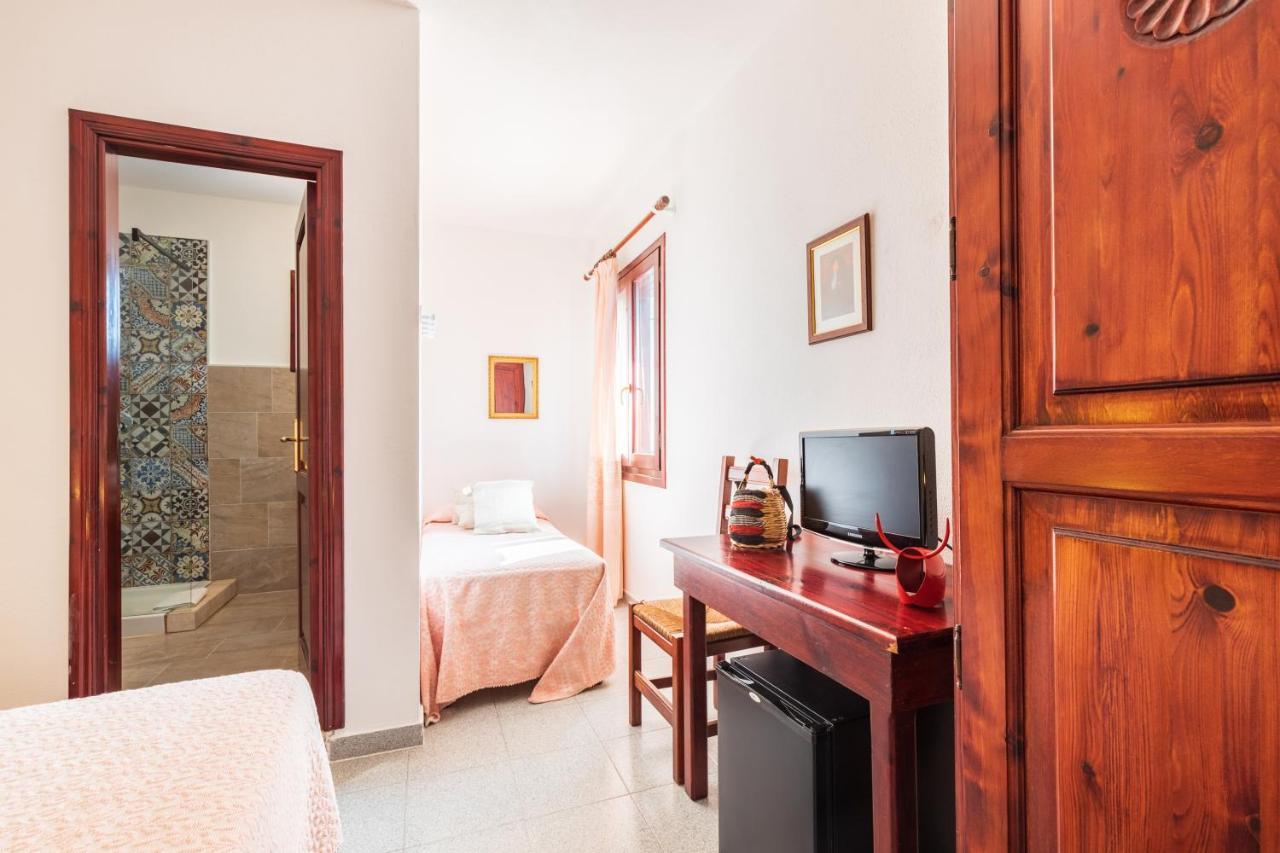 Hotel S'Ortale Con Parcheggio Interno E Ristorante All'Aperto Орозеи Экстерьер фото